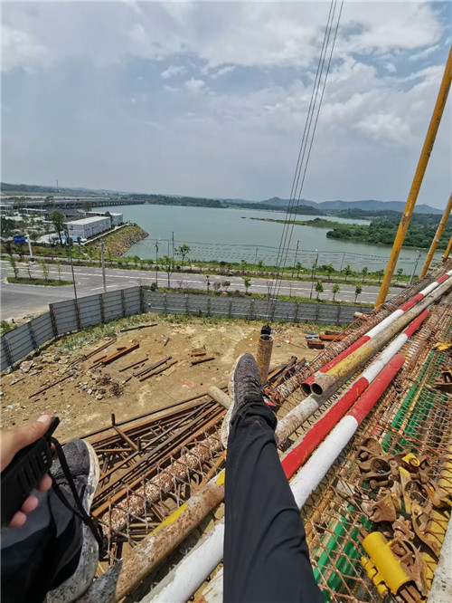 新昌县作业中发生设备损坏或人员意外，责任怎么划分？