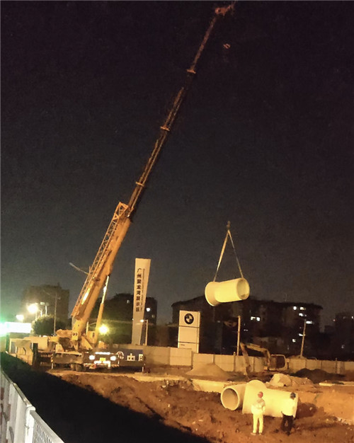 新昌县“弯臂矫正”—— 吊车的 “形变补偿” 技术